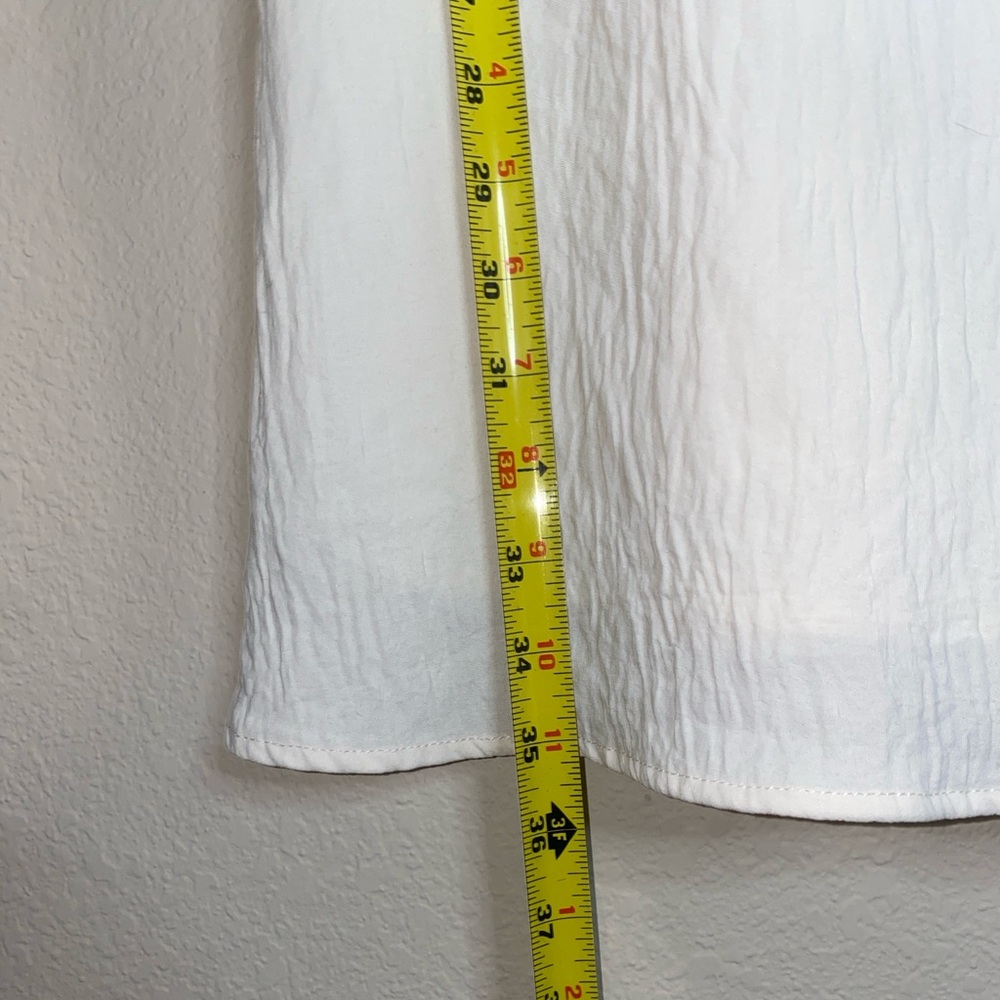 🐛White Spring V-neck with tie in front with flowy sleeves! - Picture 7 of 10